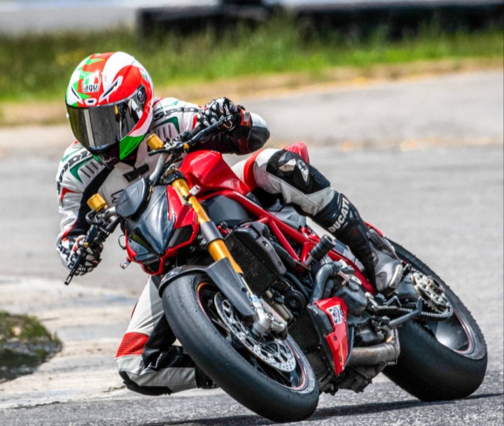 Ducati streetfighter 1098S race r